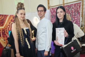 Sukces naszej uczennicy w V Ogólnopolskim Konkursie Fryzur Historycznych„Fryzjerska Odyseja”